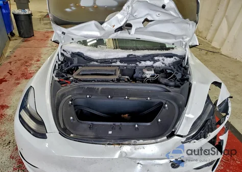 2020 Tesla Model Y z USA, uszkodzony, nr VIN 5YJYGDEE2LF044419